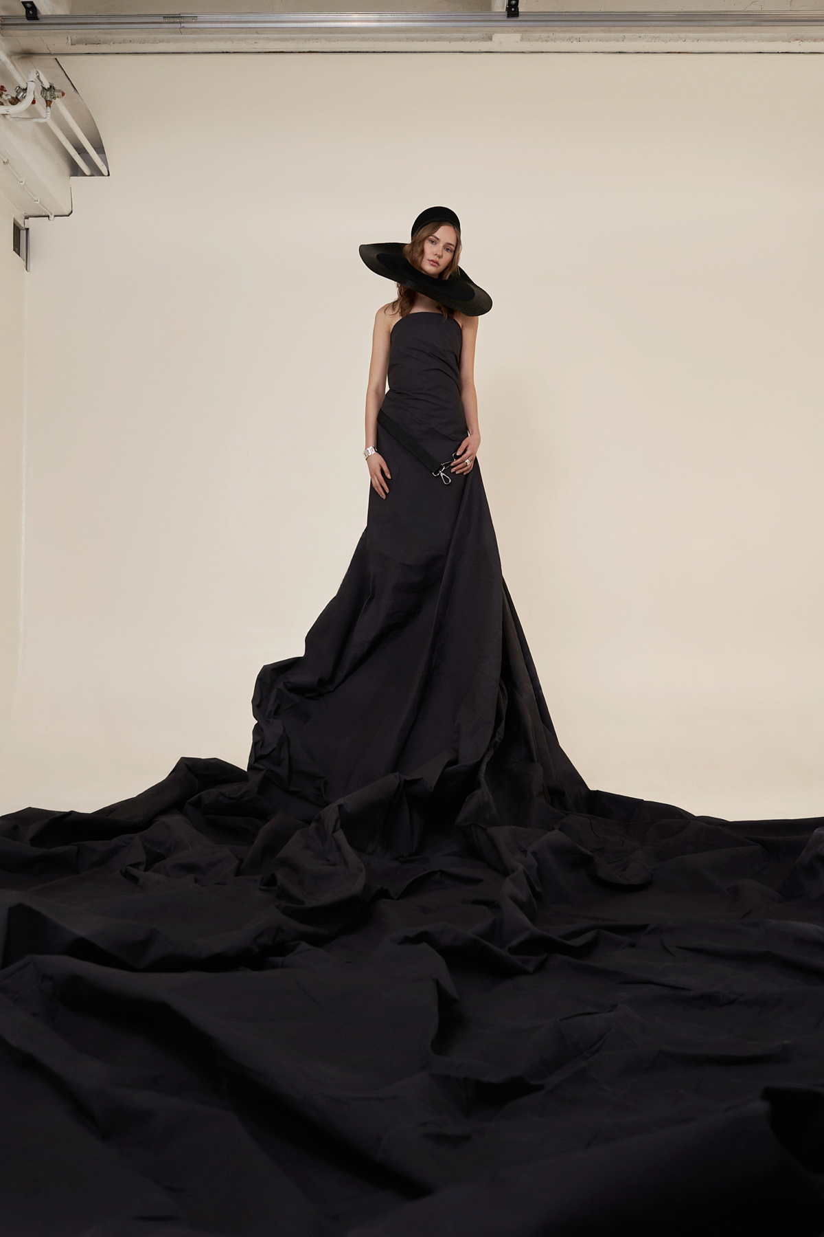 Fashion-Editorial-Linear-Motion