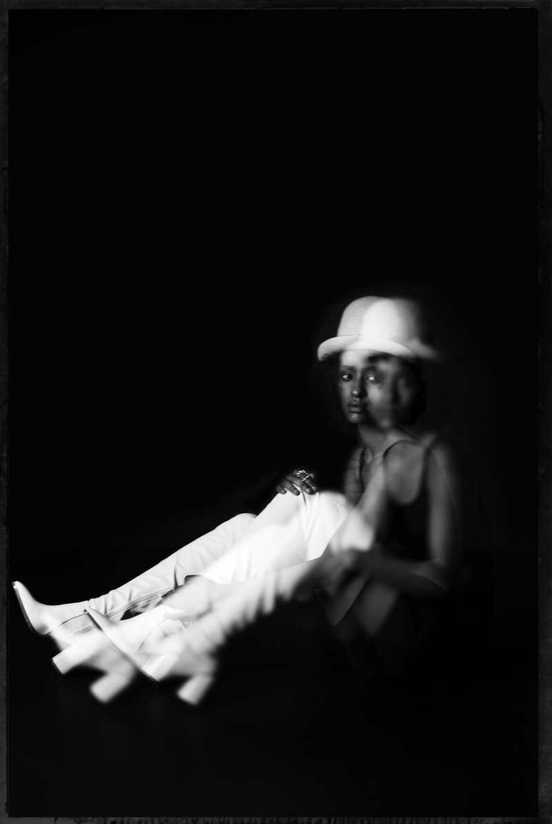 Fashion-Editorial-Linear-Motion