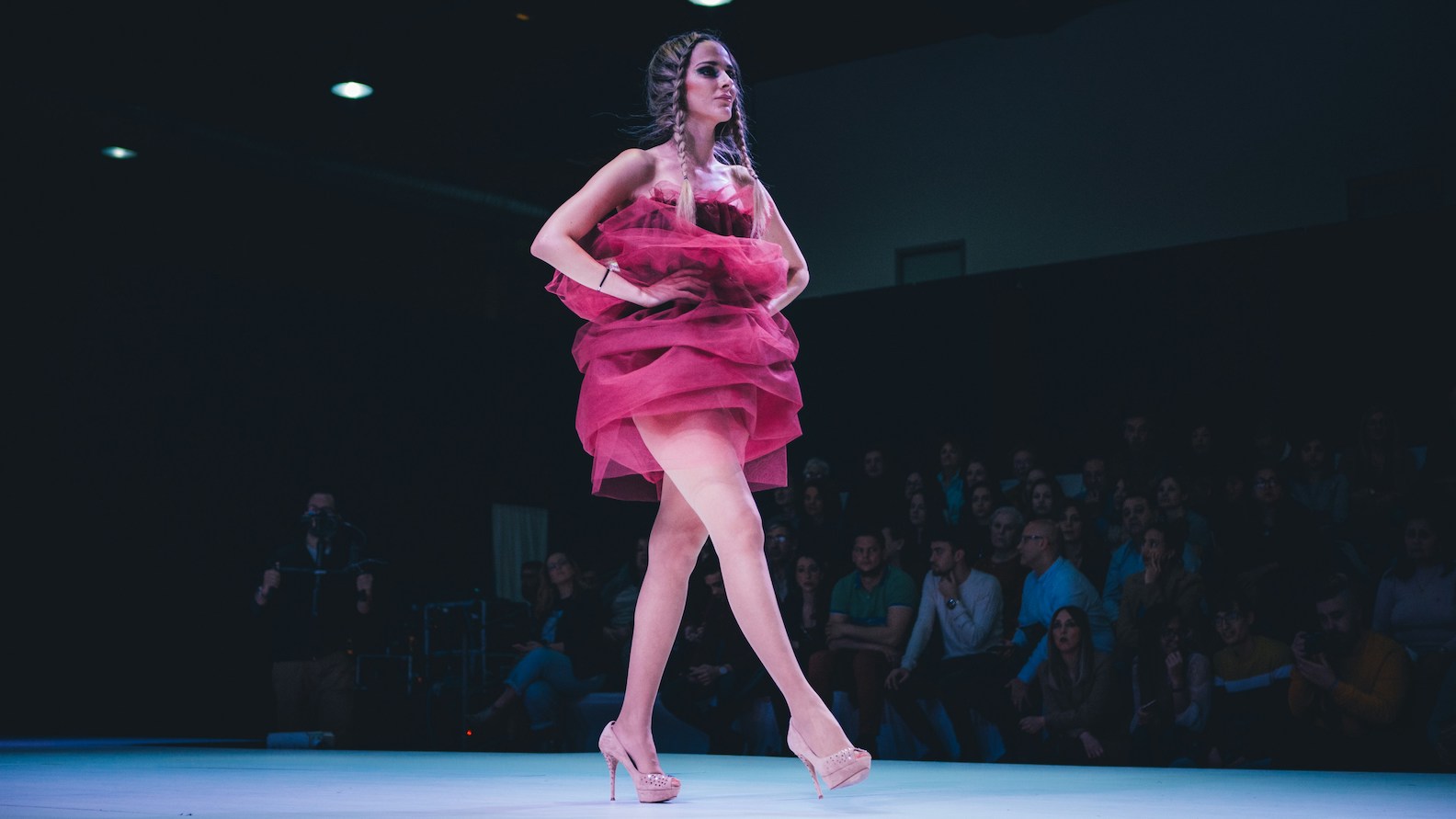 Fashion-Runway-jose-p-ortiz-dD4XrIGQ3r4-unsplash-luxiders-magazine