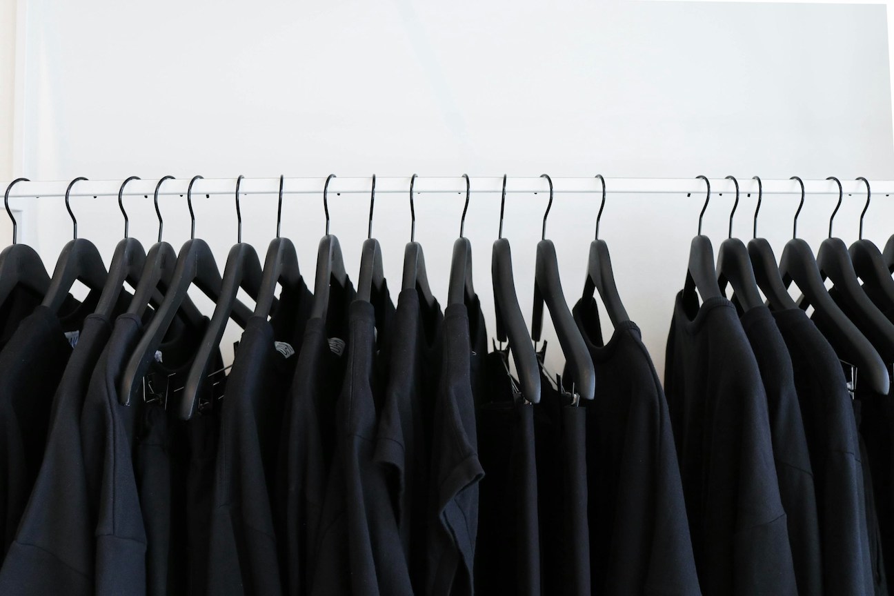 Fashion-Surplus-no-revisions-kWVImL5QxJI-unsplash-2-luxiders-magazine