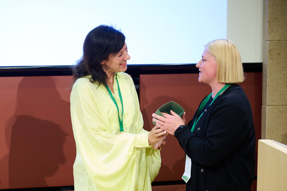 Karina Ranft, receiving the Green Product Award 2025 from Belvis Soler, Luxiders Magazine.