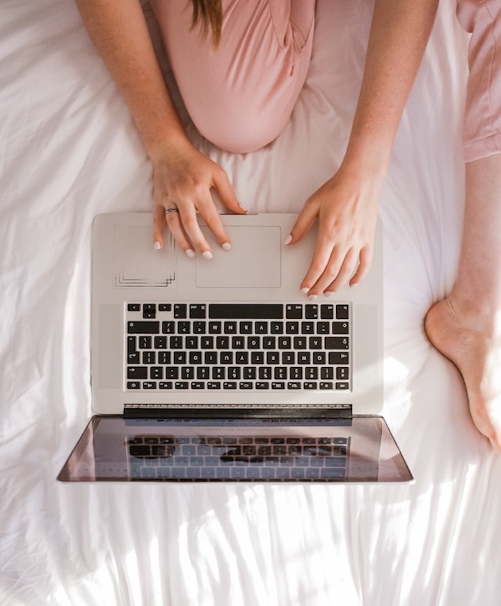 Online-Shopping-sincerely-media-HL3EOgFiy0k-unsplash-2-luxiders-magazine