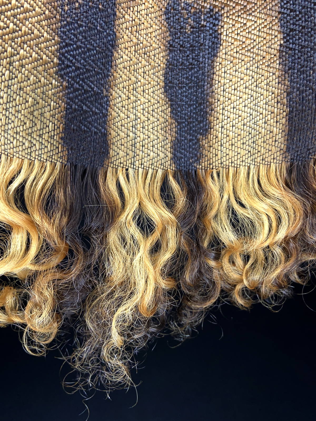 Hair weaving © Antonin Mongin