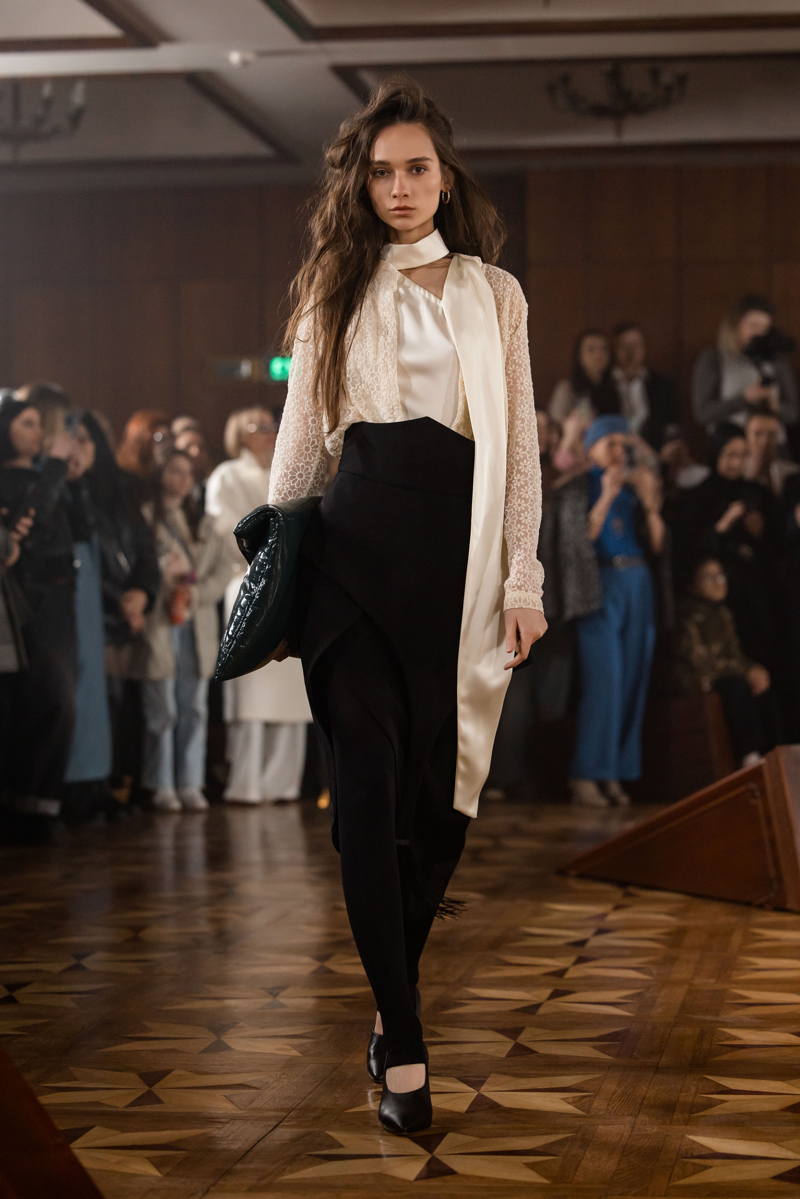 Model catwalking in Julia Allert Show © Egor Tetiushev
