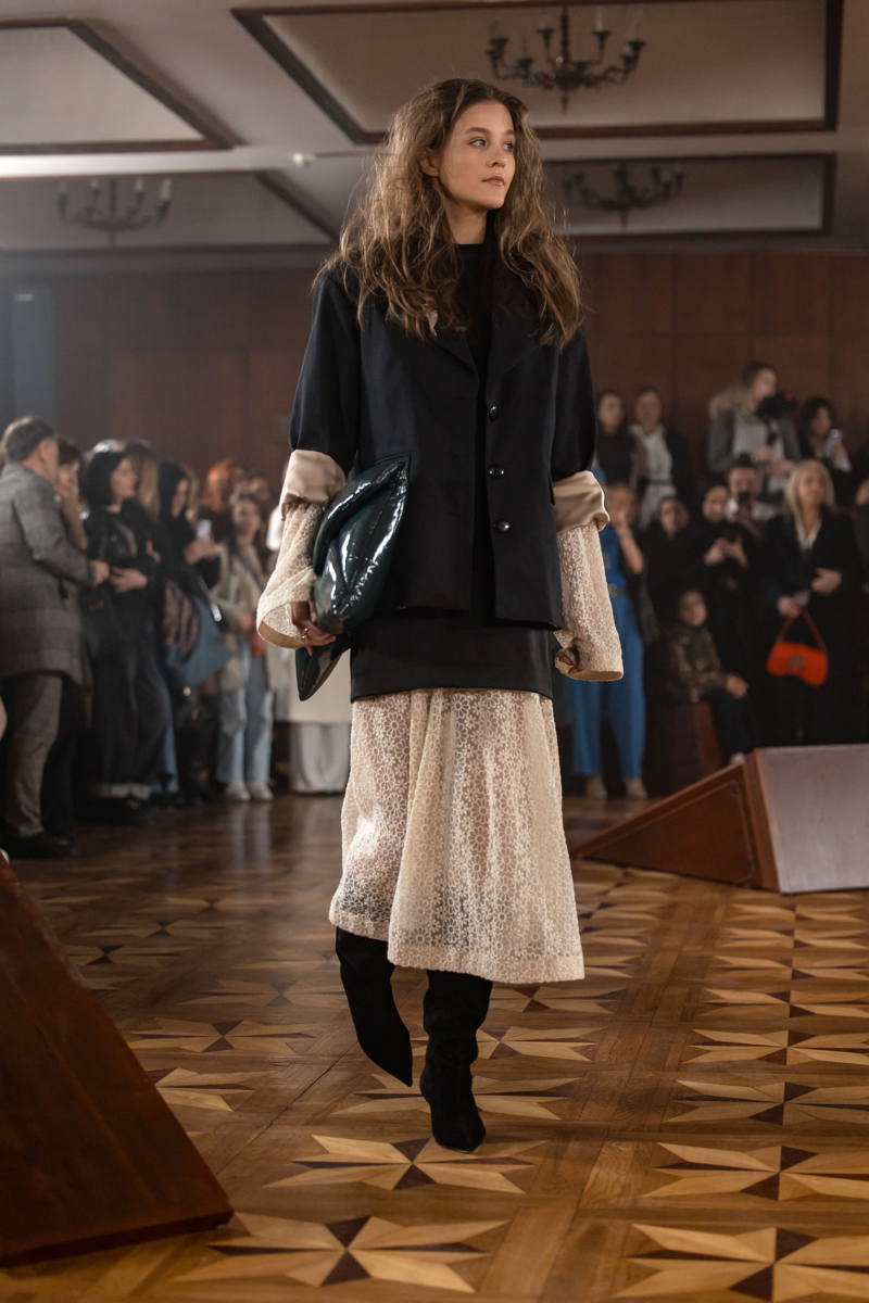 Model catwalking in Julia Allert Show © Egor Tetiushev